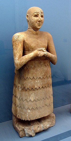 Lugaldalu of Adab, ca. 2500, wearing a kanaukes, Museum of the Ancient Orient, Istanbul, Turkey. Photo by Mark Ahsmann, Wikimedia Commons.  